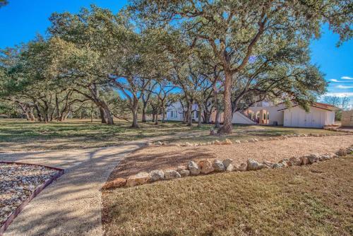 Hill Country Getaway Br 2230b Home