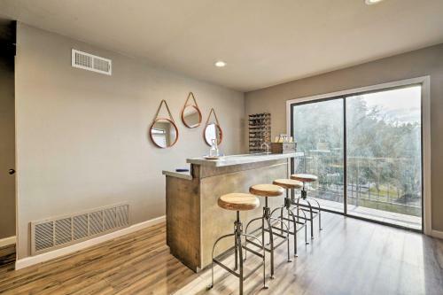 Bright N Breezy Waterfront Lake Granbury Getaway!