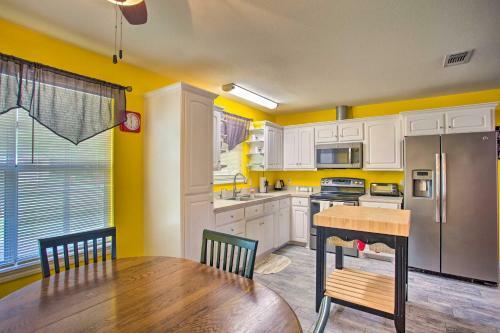 Lovely Lakeside Home With Park And Dock Access!