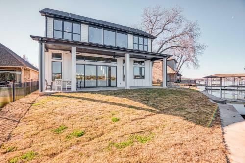 Lakeside Granbury Retreat With Patio And Fire Pit
