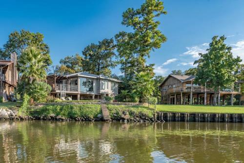 Luxury Home With Pool On San Jacinto Riverfront!