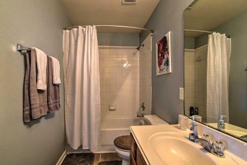 Houston Home With Yard Ideal For All Age Groups