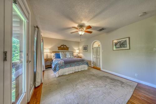 Peaceful Retreat On Quiet Cove On Lake Travis