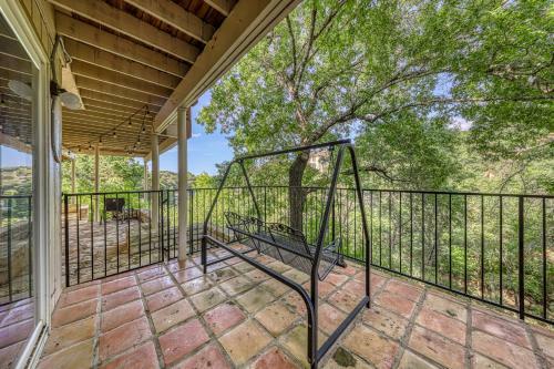Peaceful Retreat On Quiet Cove On Lake Travis