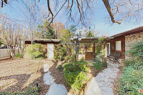 Lakefront Oasis W/ Private Dock & 23? Boat Slip Home