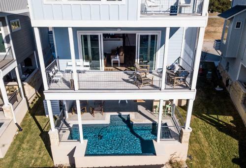 Lakeside Property With Temperature Control Pool On Lake Lbj