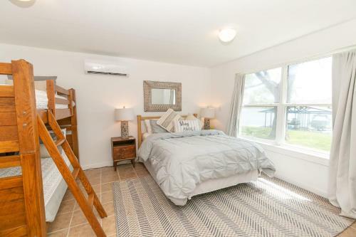 Ladybird Lakehouse On Lake Lbj