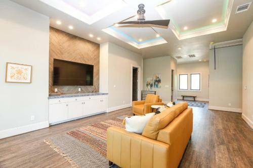 Wake & Roll - Loma Linda Luxury Lakeside Getaway