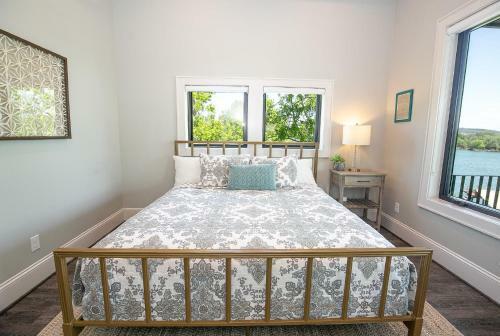 Wake & Roll - Loma Linda Luxury Lakeside Getaway