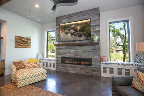 Wake & Roll - Loma Linda Luxury Lakeside Getaway