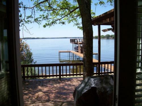 180 Degree View Of Cedar Creek Lake!