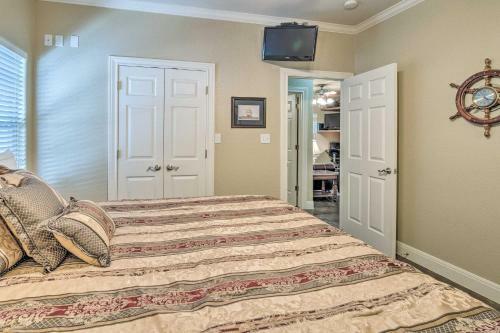 Lake Travis Home Situated On Arkansas Bend Park!