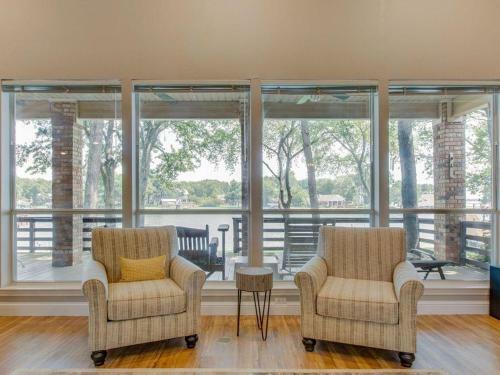 Buck's Lakeview Retreat