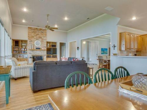 Buck's Lakeview Retreat