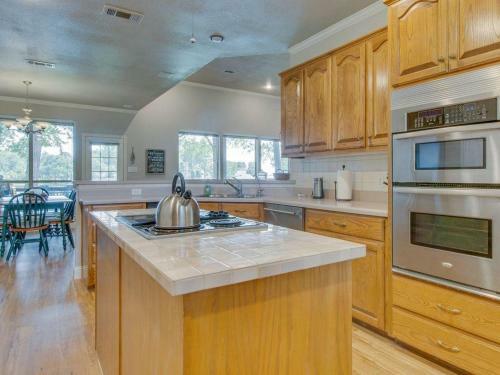 Buck's Lakeview Retreat