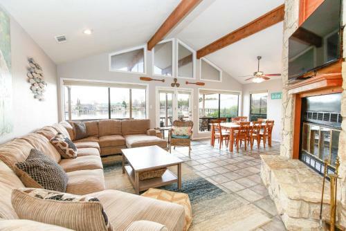 Splash Time! 4br Lake Lbj Waterfront W/ Boat Dock
