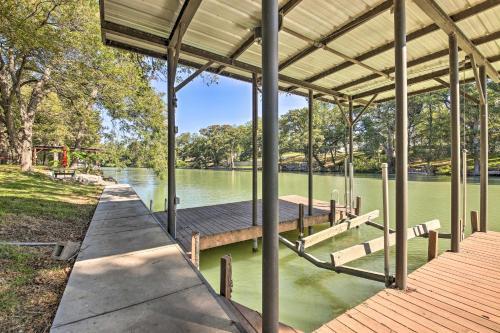 Guadalupe River Haus With Boat Slip And Water Views!