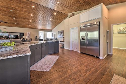 Guadalupe River Haus With Boat Slip And Water Views!