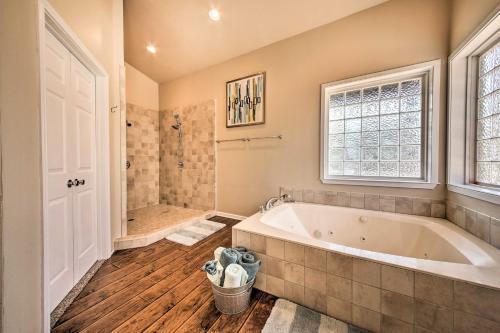 Guadalupe River Haus With Boat Slip And Water Views!
