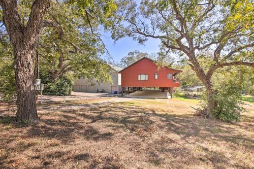 Guadalupe River Haus With Boat Slip And Water Views!