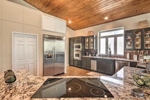 Guadalupe River Haus With Boat Slip And Water Views!