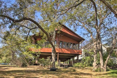 Guadalupe River Haus With Boat Slip And Water Views!