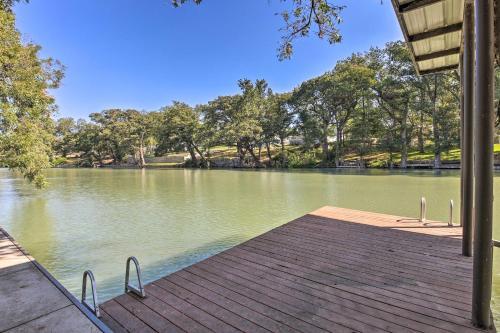 Guadalupe River Haus With Boat Slip And Water Views!