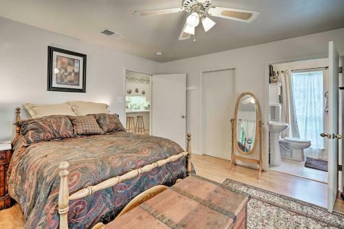 Riverfront House With Deck, 7 Mi To San Marcos!