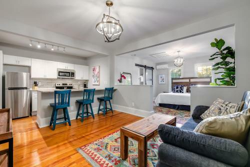 Downtown Marble Falls Boutique House