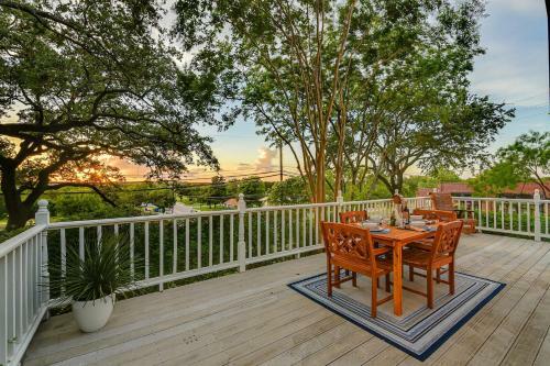 Downtown Marble Falls Boutique House