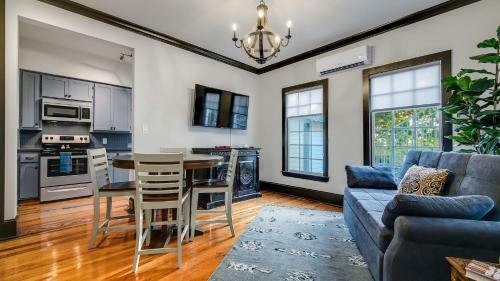Downtown Marble Falls Boutique House