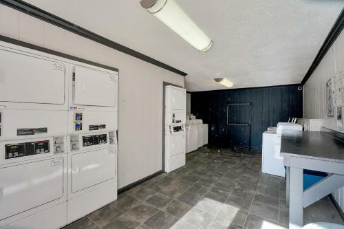 Quaint 1br Midland Getaway And Private Balcony