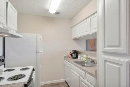 Quaint 1br Midland Getaway And Private Balcony