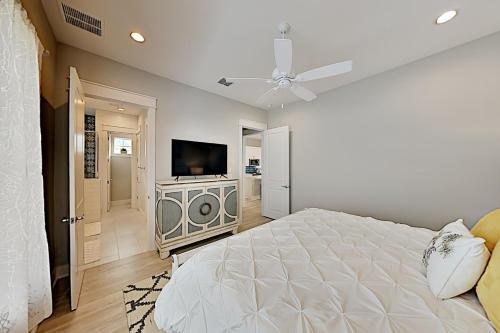 Palmilla Beach - Designer Townhome - Resort Pool Townhouse
