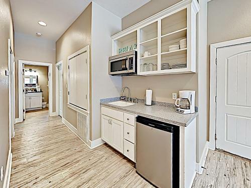 New Listing! Charming & Cozy Gulf Getaway With Pool Home