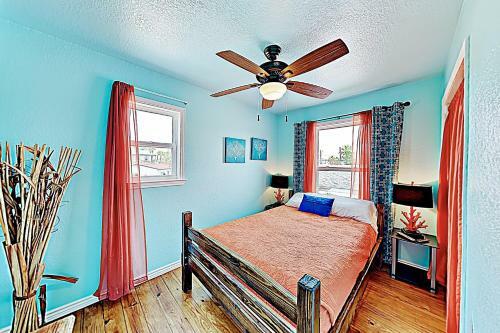 New Listing! Updated Downtown Home With Private Pool Home