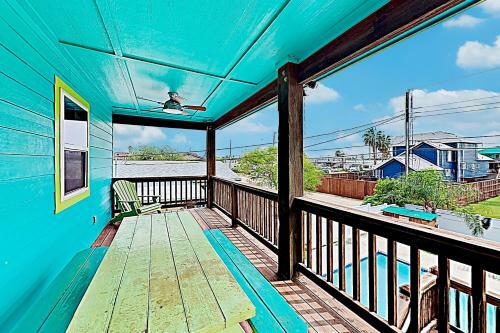New Listing! Updated Downtown Home With Private Pool Home
