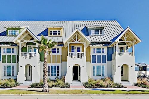 Resort Townhome - Steps To Beach, Pool & Golf Home