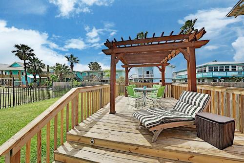 Charming Downtown Getaway With Spacious Interior Home