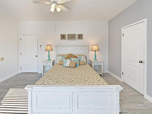 New Listing! Waterfront Home With Decks & Bay Views Home