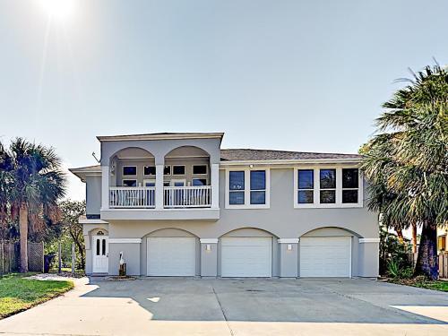 New Listing! Waterfront Home With Decks & Bay Views Home