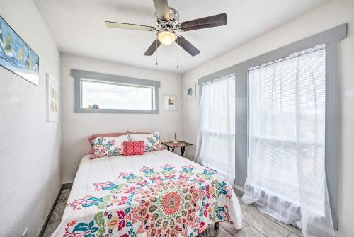 Apartamento The Salty Lime 2 Waterfront Getaway With Deck And Dock