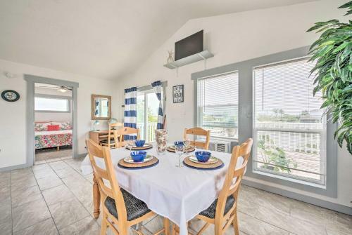 Apartamento The Salty Lime 2 Waterfront Getaway With Deck And Dock