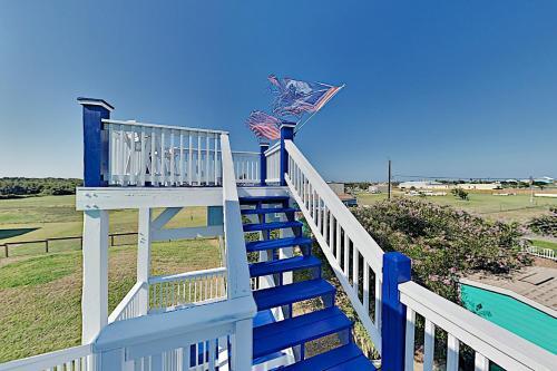 Delightful Coastal Escape With Multiple Decks Home