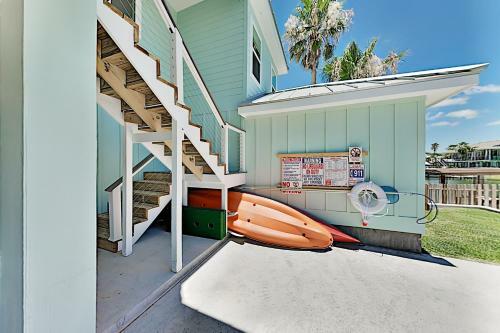 New Canal-front Home With Private Pool, Spa & Dock! Home