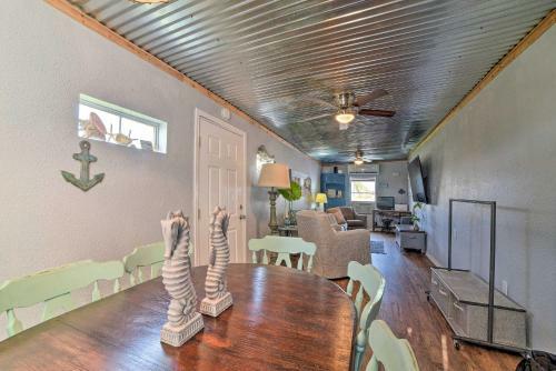Copano Bay Cottage With Private Dock And Kayaks!