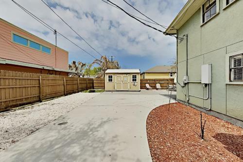Charming Fulton Getaway, Firepit & Walkable Locale Home