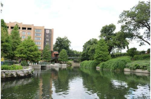 Huge Remodeled 5br 4ba House Sleeps 20 Downtown