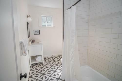 Cozy Remodeled 2br-1ba Near Downtown