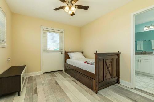 Large-group Beach Retreat On Galveston Bay!